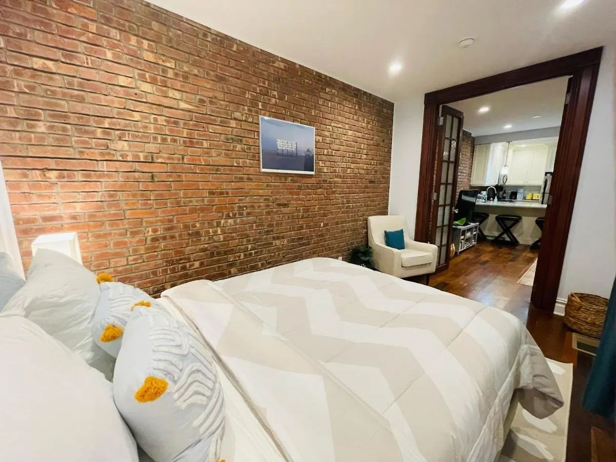 Holiday home Historic Brownstone - Newly Renovated Brownstone On Historic Street With Outdoor Space New York