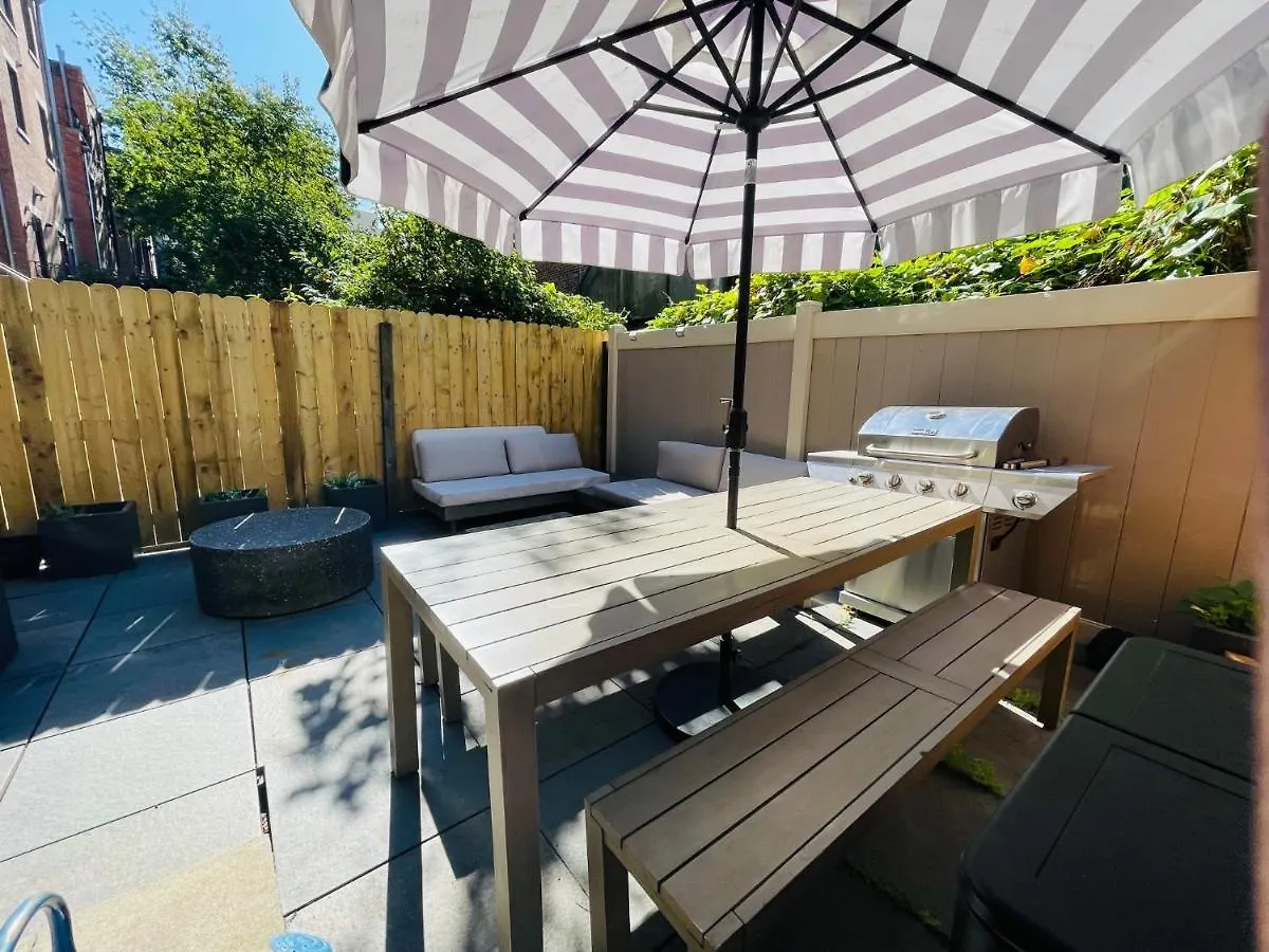 Holiday home Historic Brownstone - Newly Renovated Brownstone On Historic Street With Outdoor Space New York