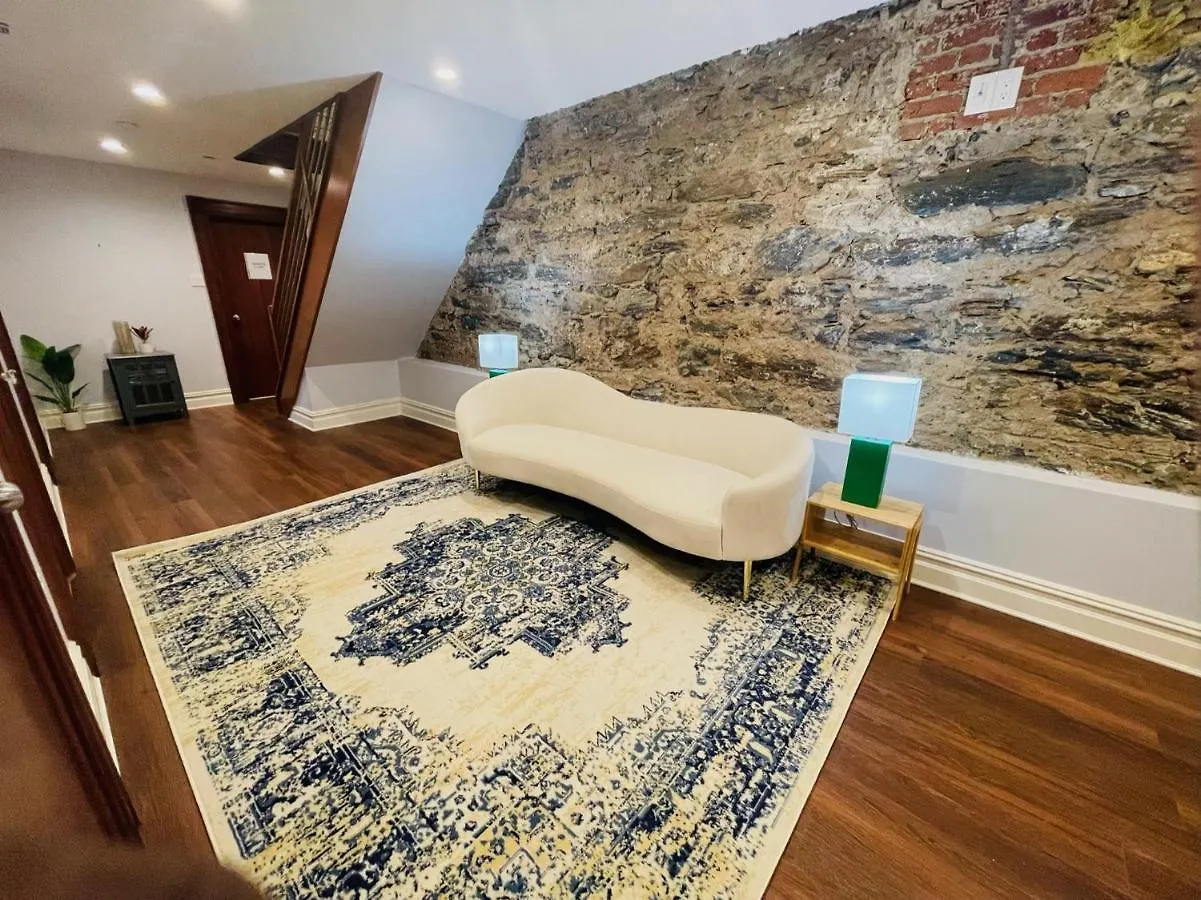 Historic Brownstone - Newly Renovated Brownstone On Historic Street With Outdoor Space 뉴욕 펜션