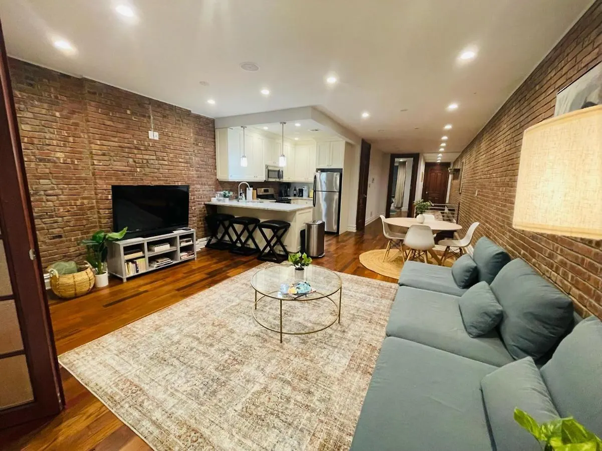 Historic Brownstone - Newly Renovated Brownstone On Historic Street With Outdoor Space New York Holiday home