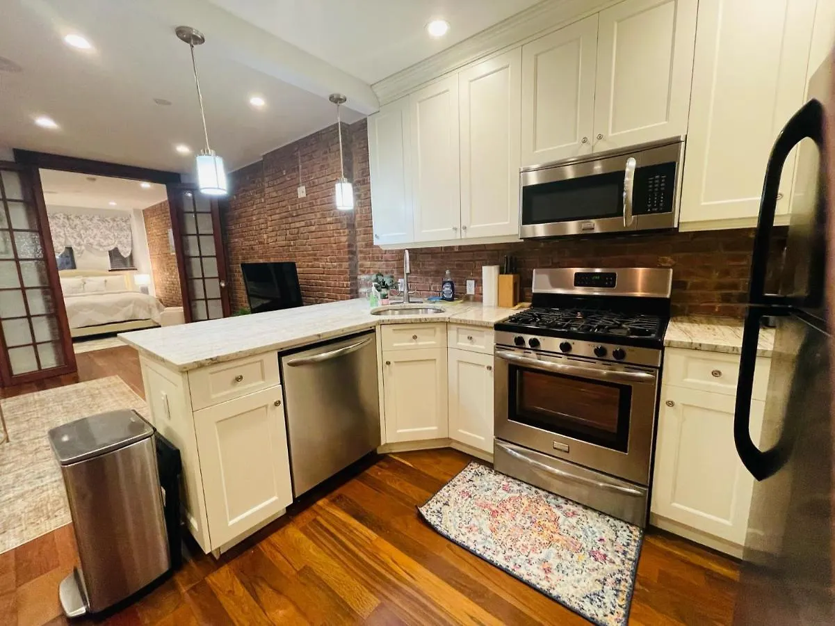 Historic Brownstone - Newly Renovated Brownstone On Historic Street With Outdoor Space New York Holiday home